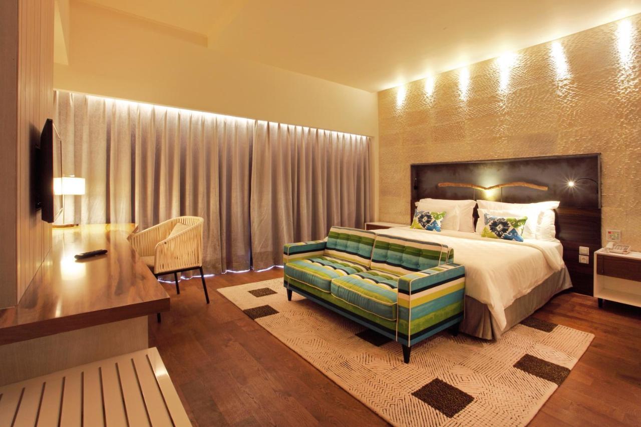 Ts Suites Семиньяк Экстерьер фото Deluxe Room