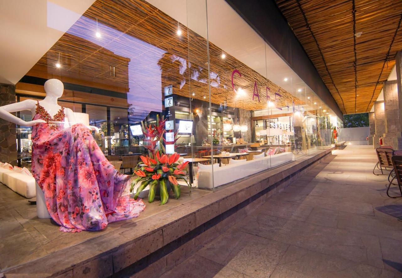 Ts Suites Семиньяк Экстерьер фото The interior of the shopping mall