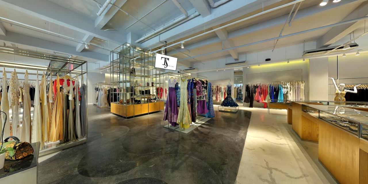 Ts Suites Семиньяк Экстерьер фото The interior of a typical store