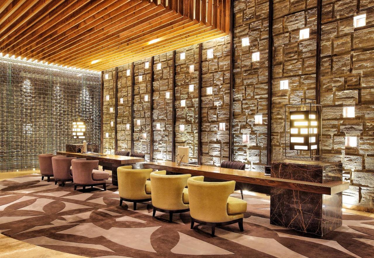 Ts Suites Семиньяк Экстерьер фото The lobby of the Ritz-Carlton, Dubai