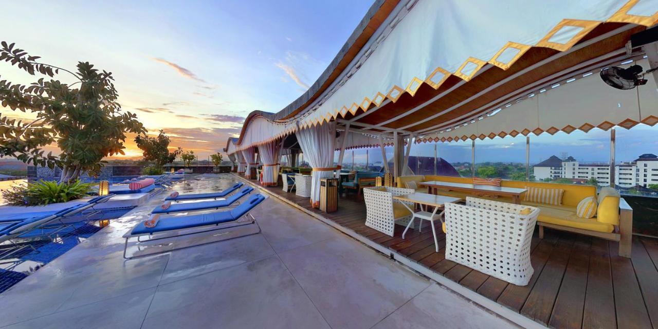 Ts Suites Семиньяк Экстерьер фото The rooftop pool at the hotel