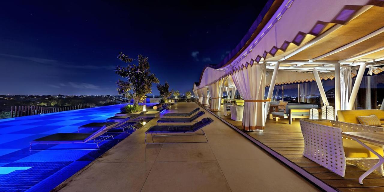 Ts Suites Семиньяк Экстерьер фото The pool at the rooftop