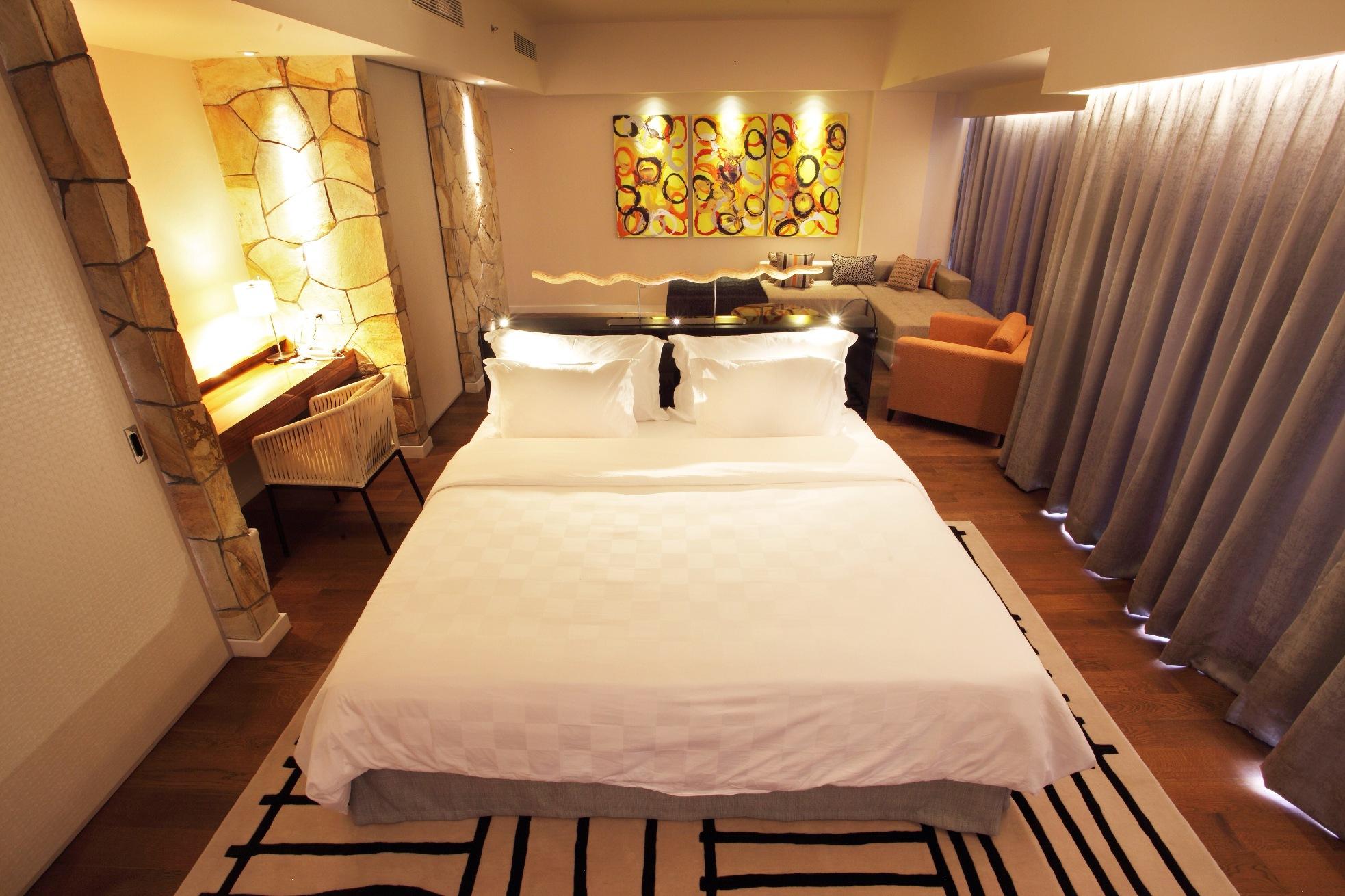 Ts Suites Семиньяк Экстерьер фото A room at the hotel
