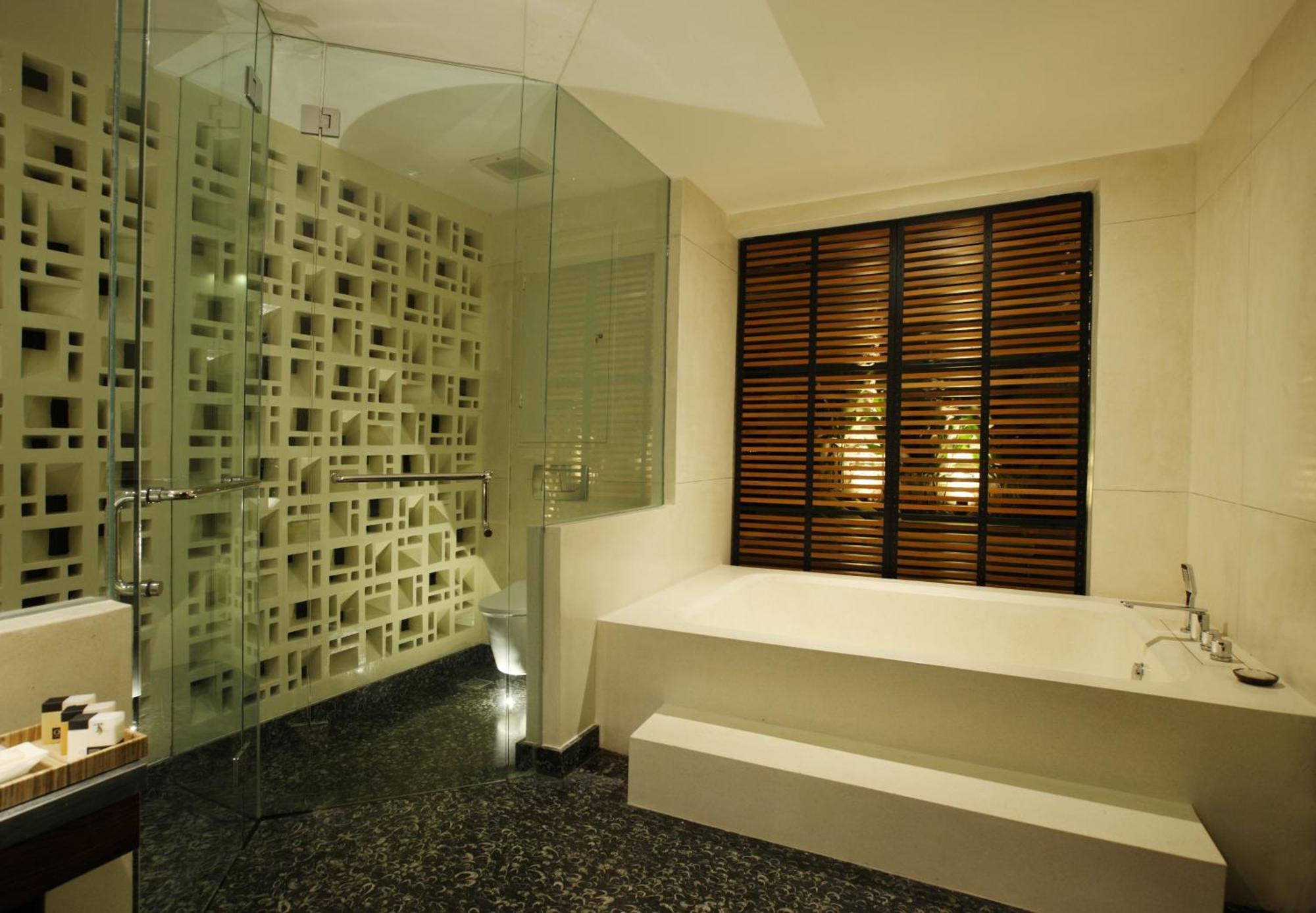 Ts Suites Семиньяк Экстерьер фото Bathroom
