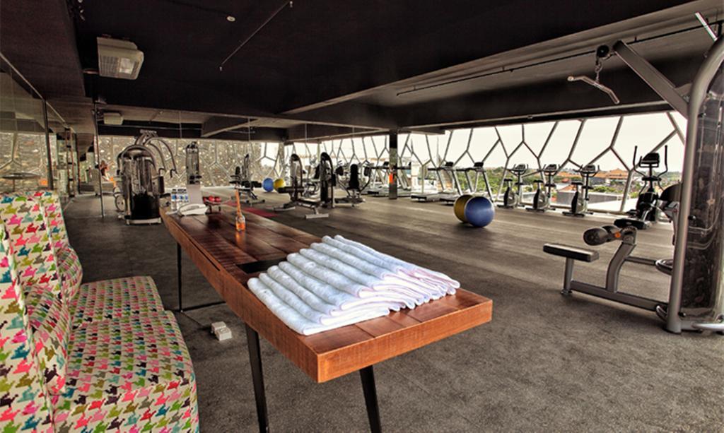 Ts Suites Семиньяк Экстерьер фото The gym at the hotel