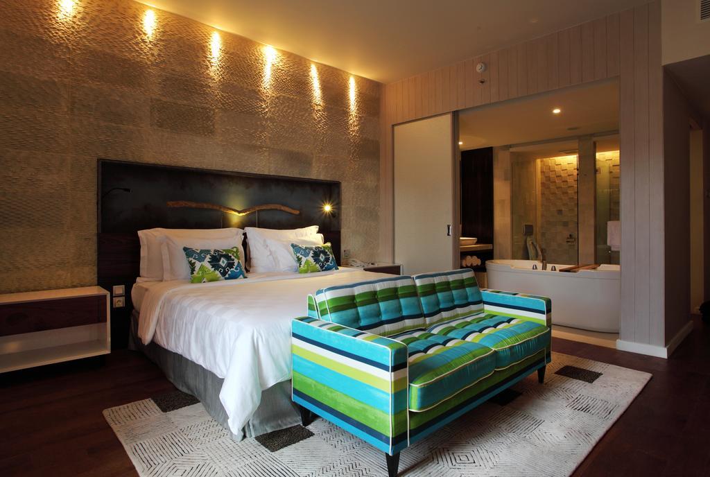 Ts Suites Семиньяк Номер фото A bedroom at the hotel