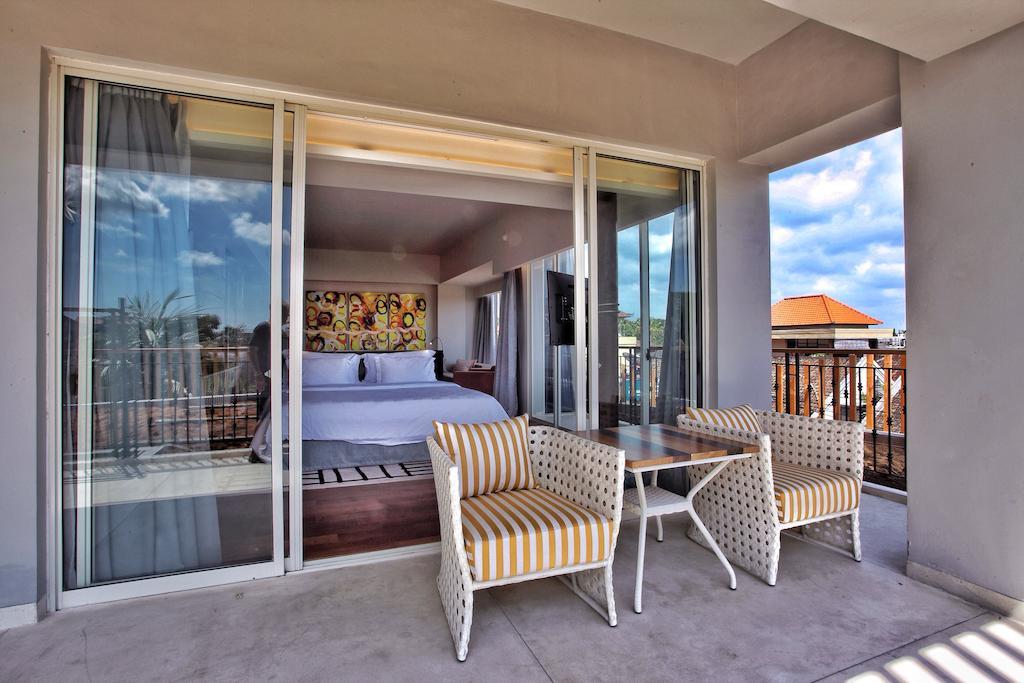 Ts Suites Семиньяк Номер фото A room at the hotel
