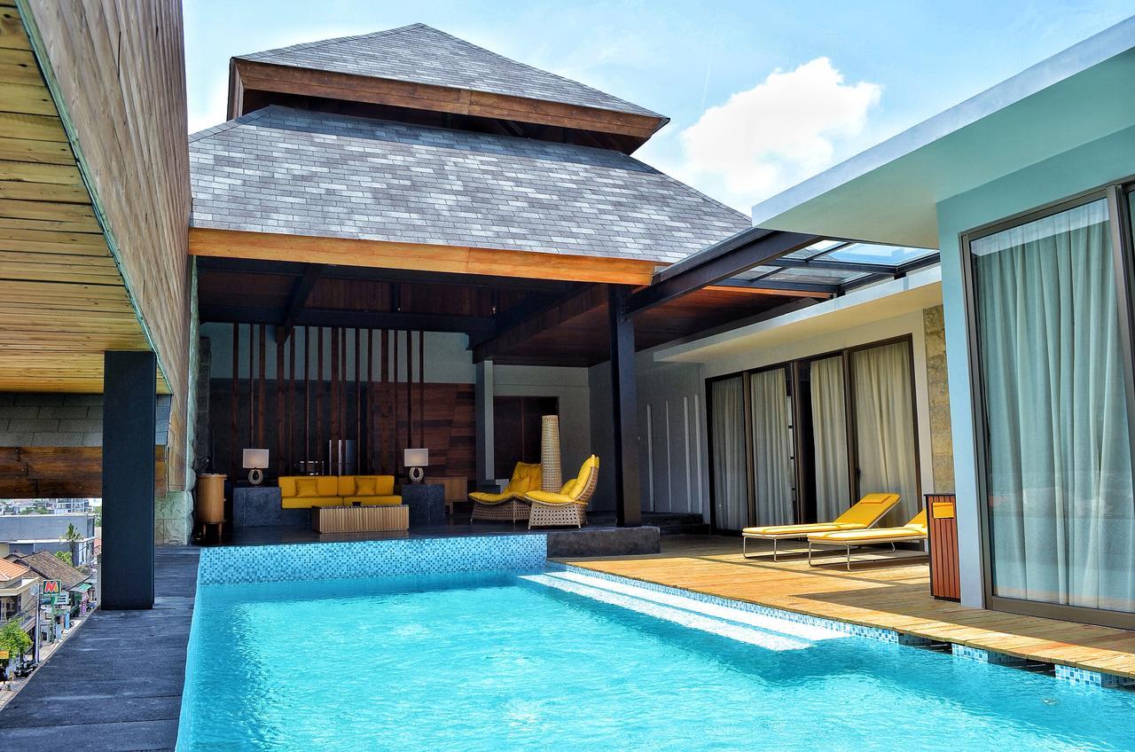 Ts Suites Семиньяк Экстерьер фото A pool villa at the resort